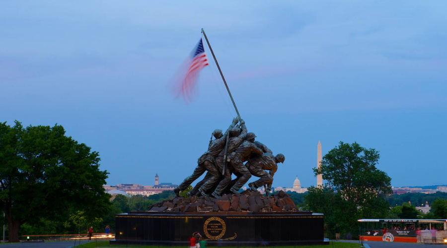 Moonlit_National_Mall_monuments_tour
